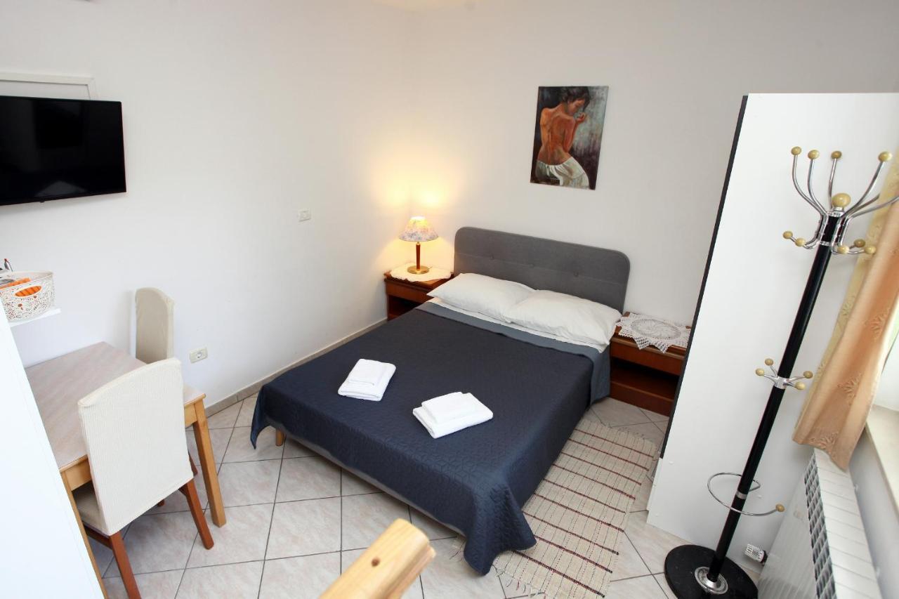 Bozena Studio Kneb Portorose Esterno foto