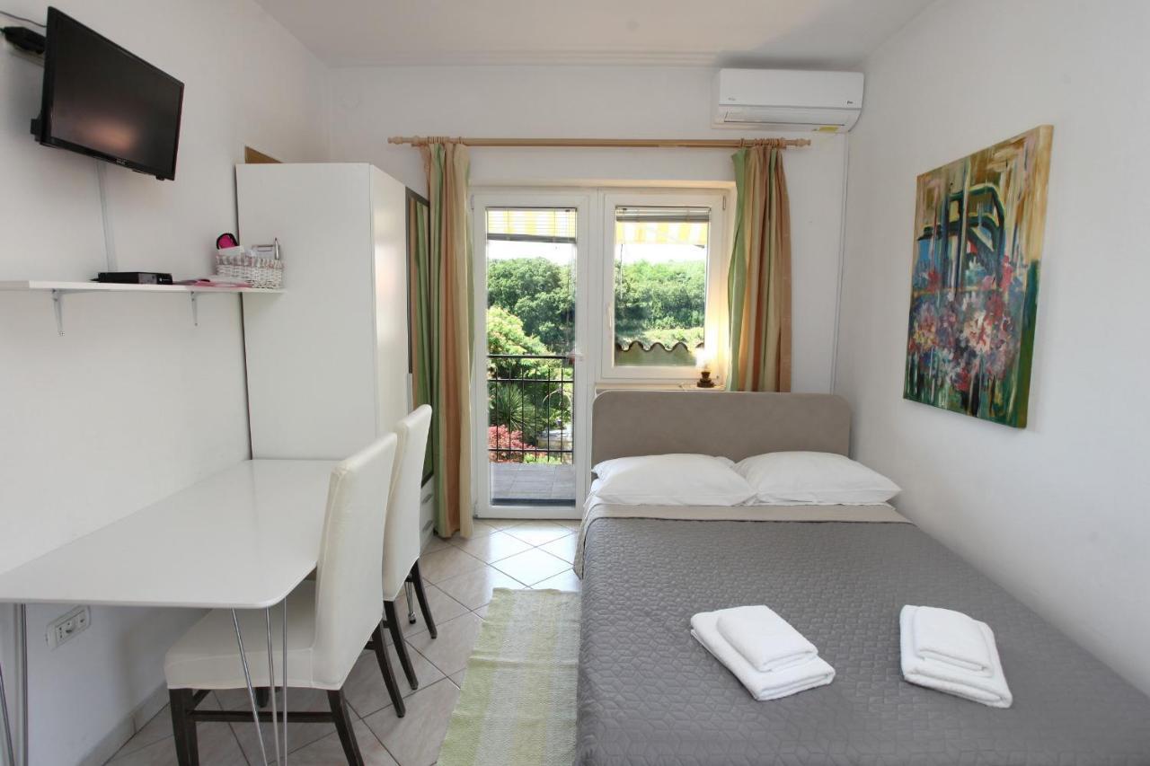 Bozena Studio Kneb Portorose Esterno foto